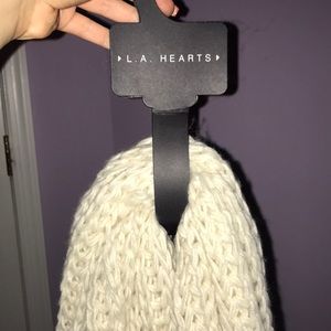 LA hearts scarf never used